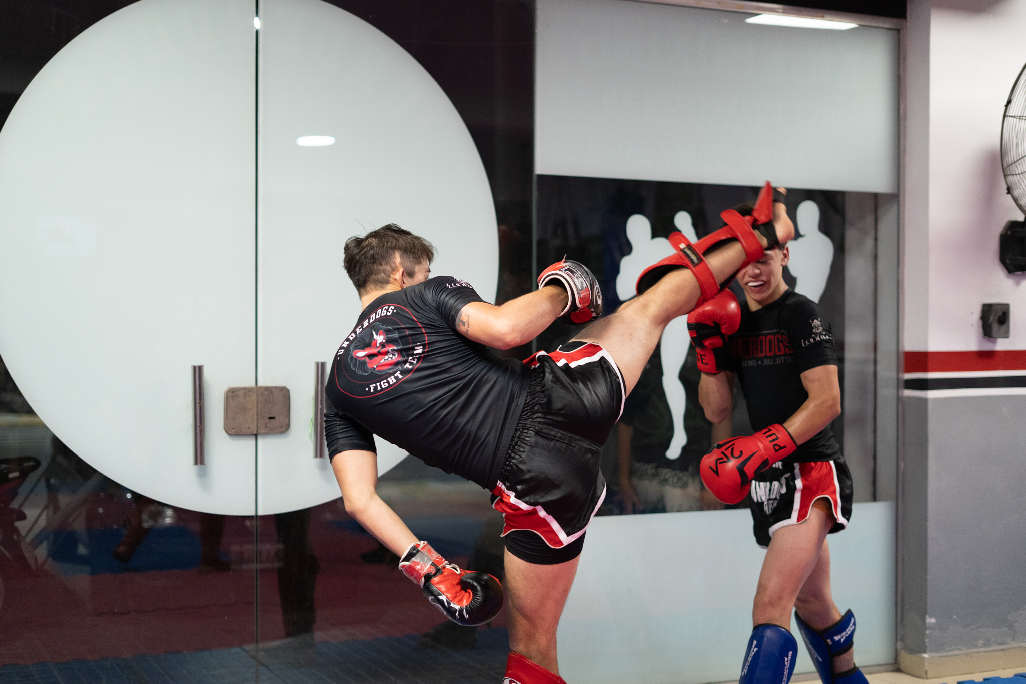 Entrenamiento de kick boxing en Underdogs Fight Club